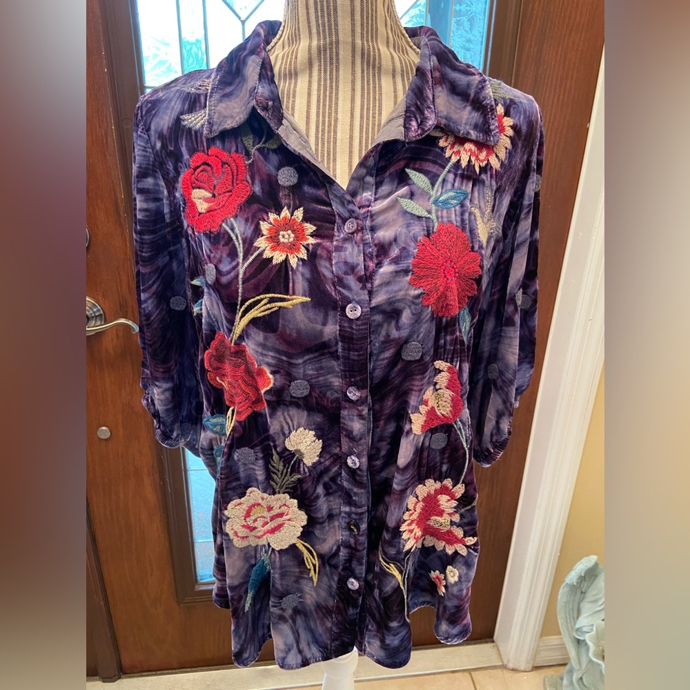 Johnny Was Junia Lisbon Button down floral embroidery top size Med